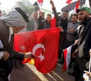 İraqda Ərdoğana qarşı üsyan: türk bayraqları yandırıldı