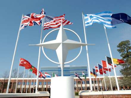 NATO Kremlin tənqidlərini rədd edir