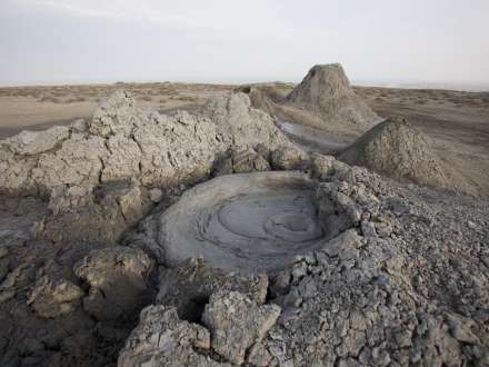 Xırdalan qəbiristanlığı palçıq vulkanının üzərində yerləşir - Adil Əliyev