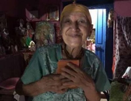 74 yaşlı azərbaycanlı qadın Hindistanda necə din xadimi oldu?