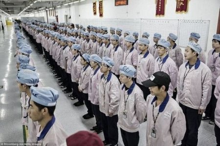 “iPhone”nun qiyməti: KİV “Apple” işçilərinin yaşayış şəraitini göstərdi - FOTO