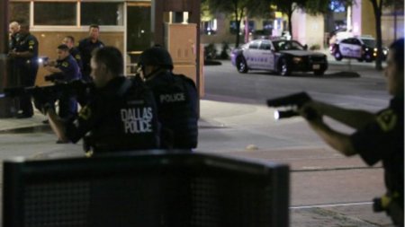 Dallasda gərginlik davam edir: beş polis öldürülüb