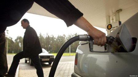 Likoil Sürücülərə benzin «atırlar»
