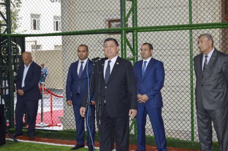 Nərimanov rayonunda yeni inşa olunmuş mini futbol stadionun açılışı keçirilib.