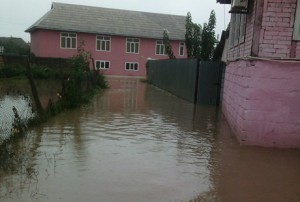 Cəlilabadda su bəndi dağıldı: Ələt-Astara yolu bağlandı