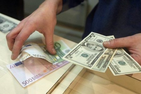 Dollar satan bankların sayı 26-ya düşdü – CƏDVƏL