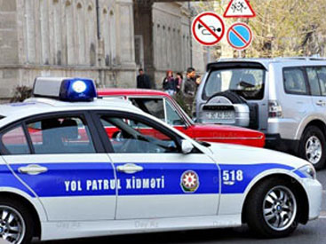 Yol polisi sürücünün şəxsiyyət vəsiqəsini tapdaladı – VİDEO