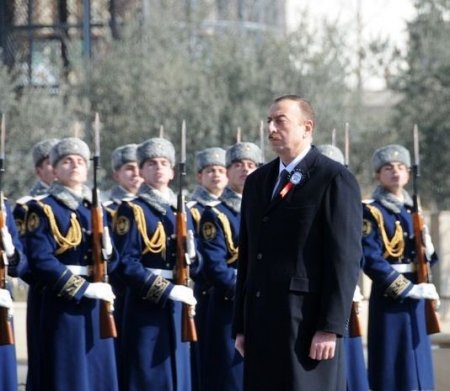 Prezident İlham Əliyevə “Xocalı” abidəsini ziyarət edib