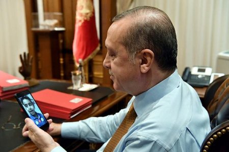 Türkiyə prezidentinin telefon danışığı hamını duyğulandırdı - Video