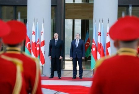 Azərbaycan prezidenti İlham Əliyev  Gürcüstanlı həmkarı ilə görüşüb