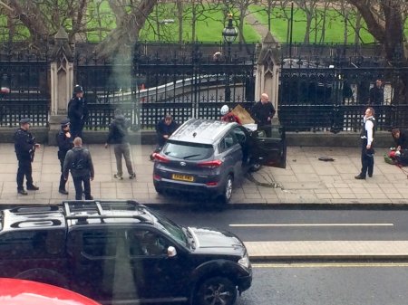 Britaniyanın paytaxtı Londonda parlament binası yaxınlığında atışma