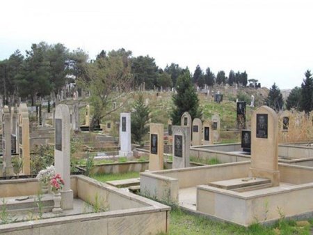 erməni anasının məzarını ziyarət etmək üçün Bakıya gəlib