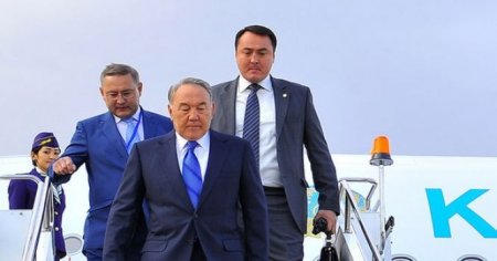 Nazarbayev Bakıya gəldi