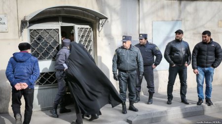 "Nardaran işi 3" Hakim  nəzarətçilərə tapşırdı ki,dərhal jurnalisti çıxardın (VİDEO)