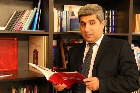 Tanınmış jurnalist ailə üzvləri ilə birlikdə avtomobil qəzasına düşüb