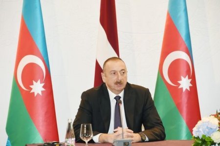 İlham Əliyev: Azərbaycan jurnalistikası cəmiyyətdə çox müsbət rol oynayır