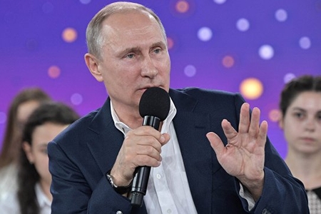 Putin: Qardirobda nə varsa, geyinirəm
