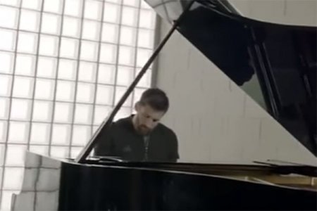 Messi Çempionlar Liqasının himnini pianoda ifa etdi – VİDEO