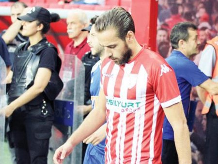 Qurban Qurbanov türk futbolçunu milliyə dəvət etdi