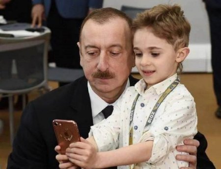 İlham Əliyevi görmək üçün ağlayan uşaq arzusuna çatdı – FOTO