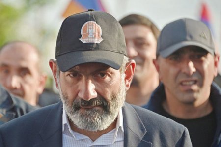 Paşinyan: Azərbaycan prezidenti ilə danışıqlara hazıram