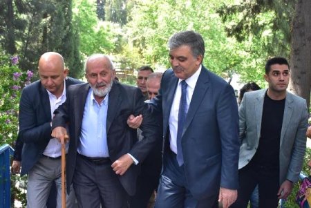 Abdullah Gül yeni partiya yaradacağı barədə sualı cavabsız buraxdı